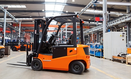 new forklift is standing on modern warehouse 2024 11 07 13 26 42 utc_424x255